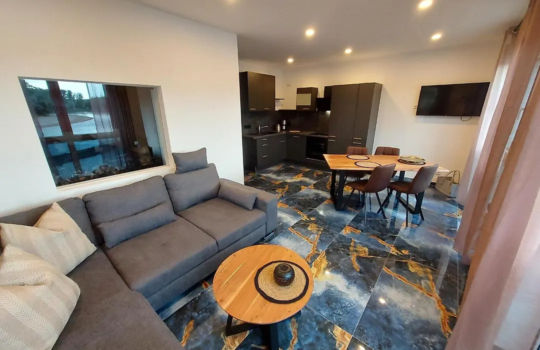 Ferienwohnung und Zimmer zum Donaublick-1